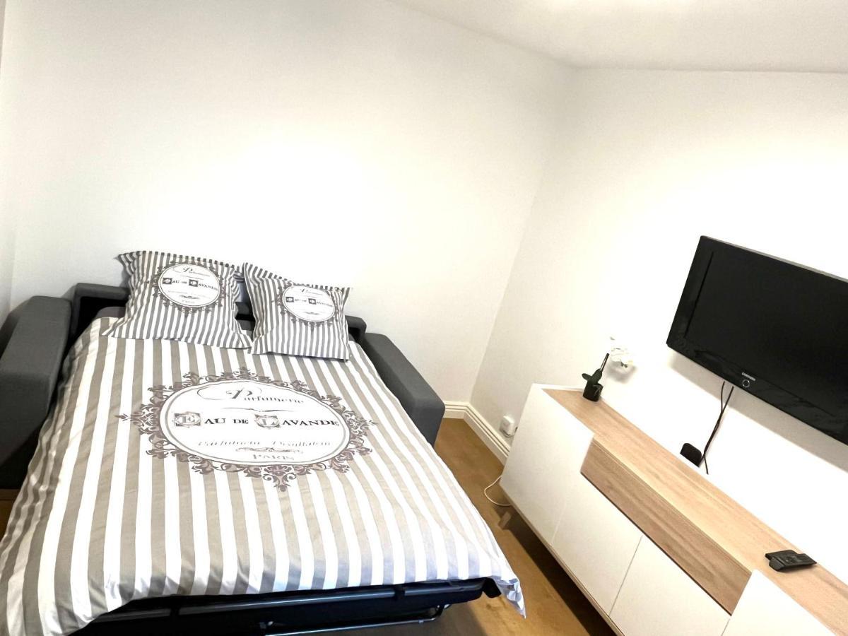 Deux Pieces Cosy A La Croisette Apartment การ์ริแยร์-ซูส์-ปัวซี ภายนอก รูปภาพ